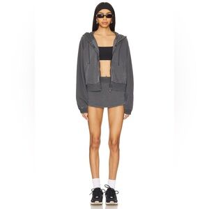 FP MOVEMENT FAST BREAK SWEATSHIRT AND SKIRT PANTS SET
Free People NWT